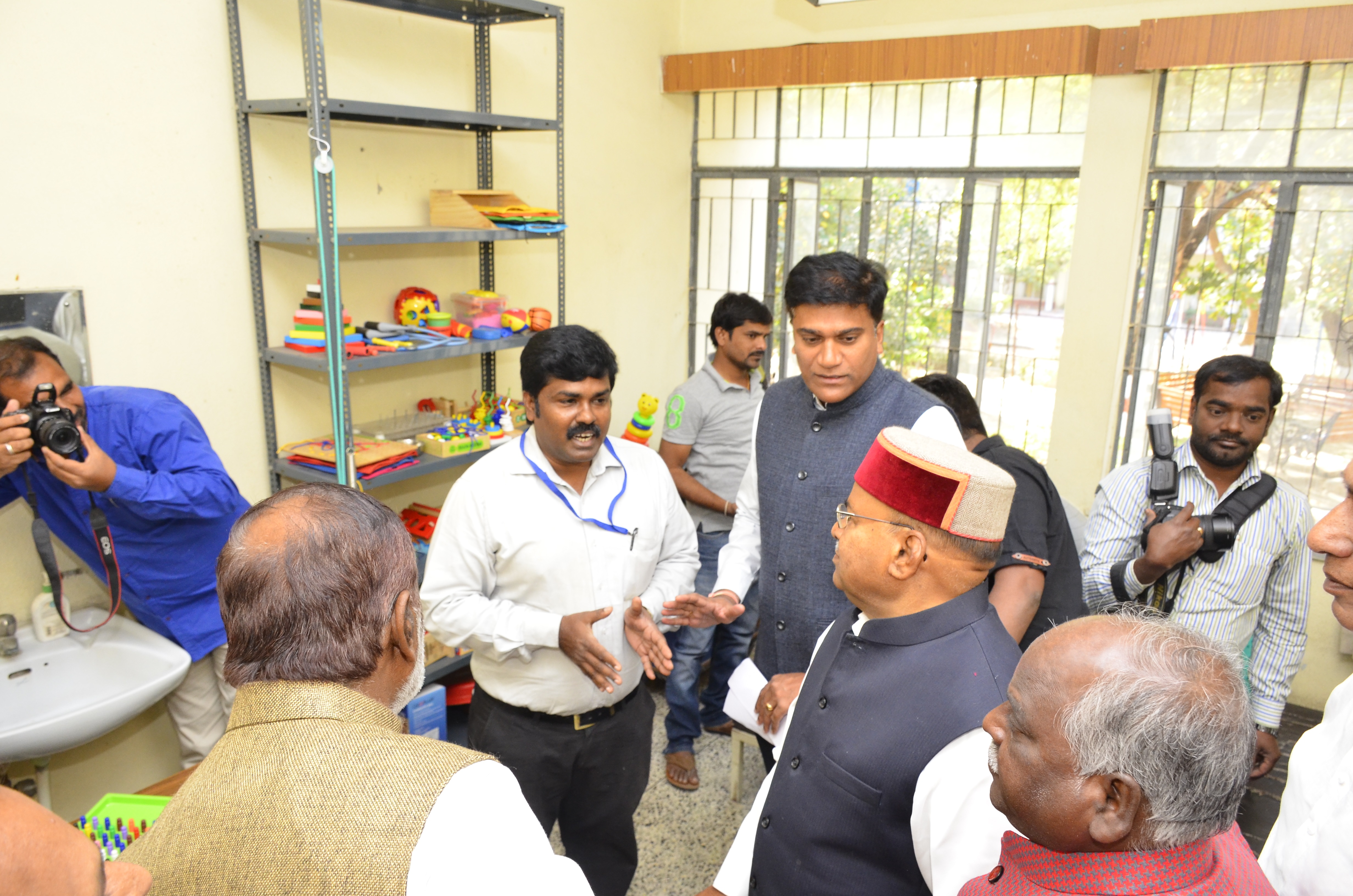 Visit of Shri.Thaawarchand Gehlot_eleven_size photo